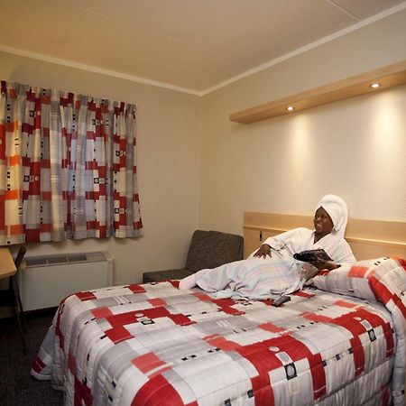 Road Lodge Carnival City Brakpan Екстер'єр фото